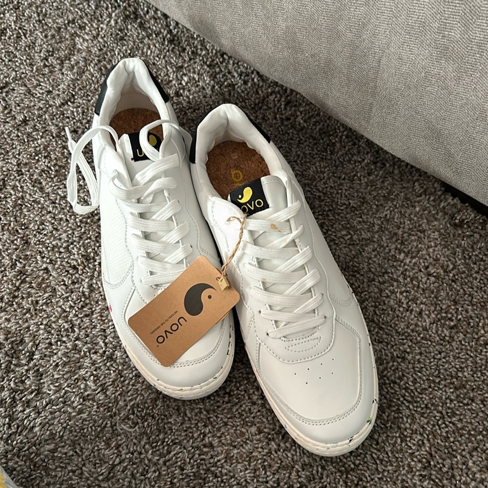 Men’s Size 10 uovo leather sneaker